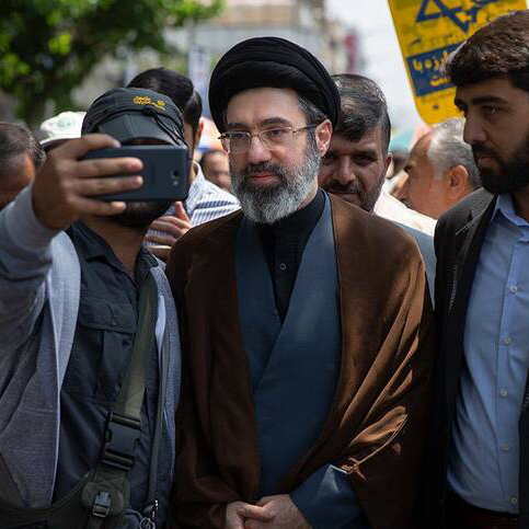 آشنایی با فرزندان آیت الله خامنه‌ای رهبر شهید انقلاب