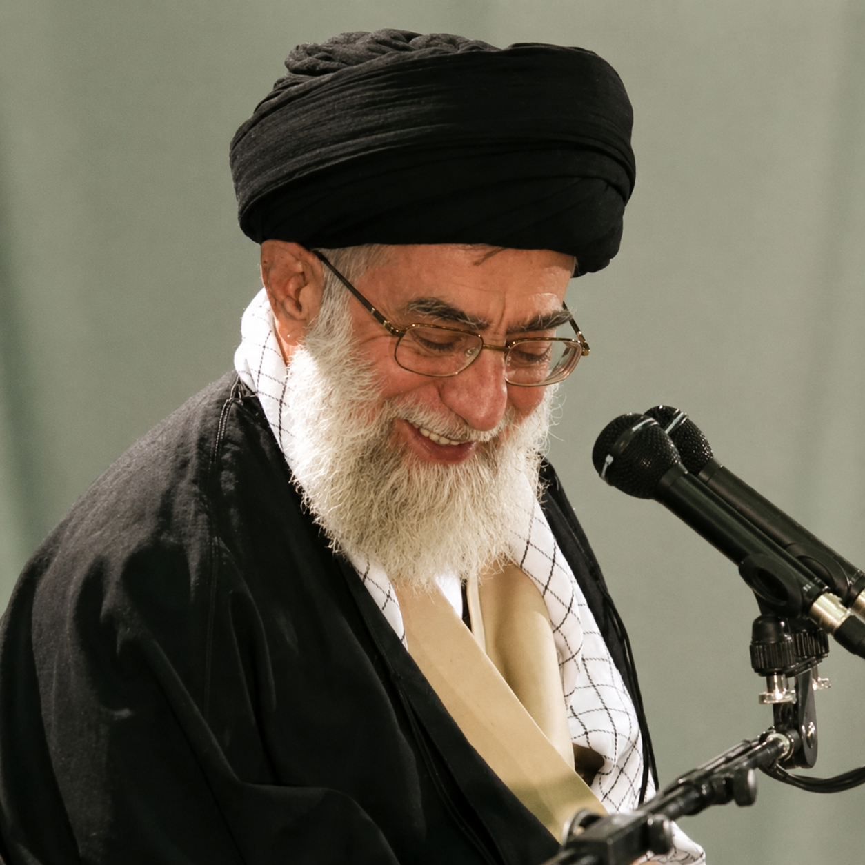 ویژگی ها و صفات شهید سید علی خامنه ای