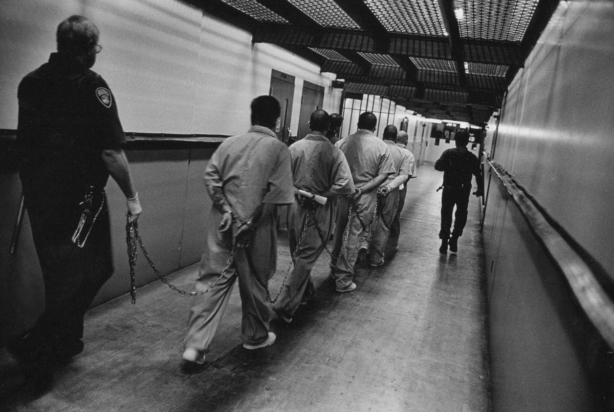 نقد فیلم تاریخ مجهول آمریکا 1998 American History X